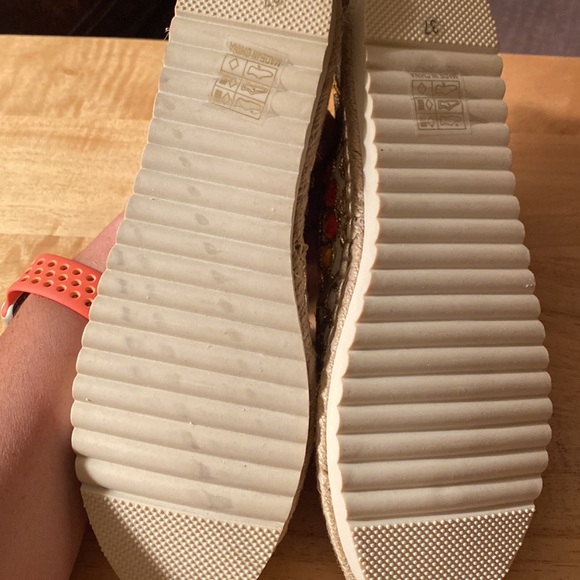 Patricia women shoe . Size 7 Multi Color Brand New with box - Picture 8 of 8